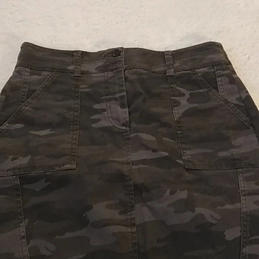 LOFT GRAY CAMO PENCIL SKIRT NWOT